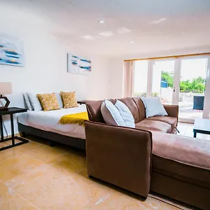 Lovely Downtown Ocean Front Apartment