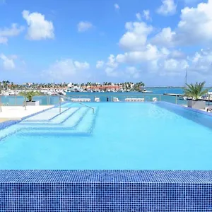 Stylish Luxury Condo, Location, Ocean View, Pool, Gym Apartment