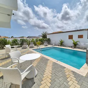 Ocean Breeze In Aruba Apartment
